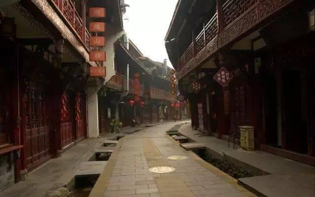 打造新兴产业集聚发展示范区